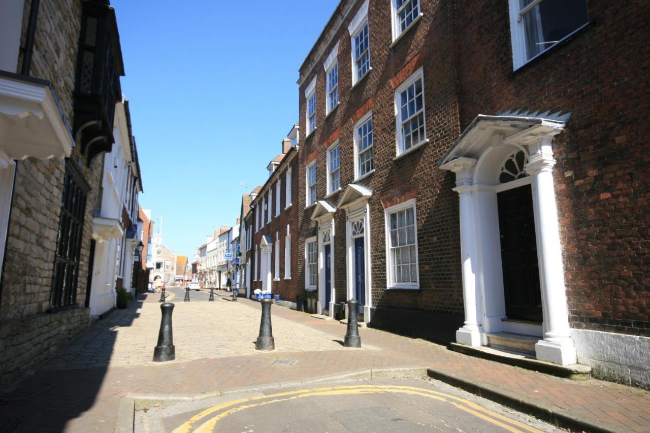 Custom House Poole - Overlord Chamber Exterior photo