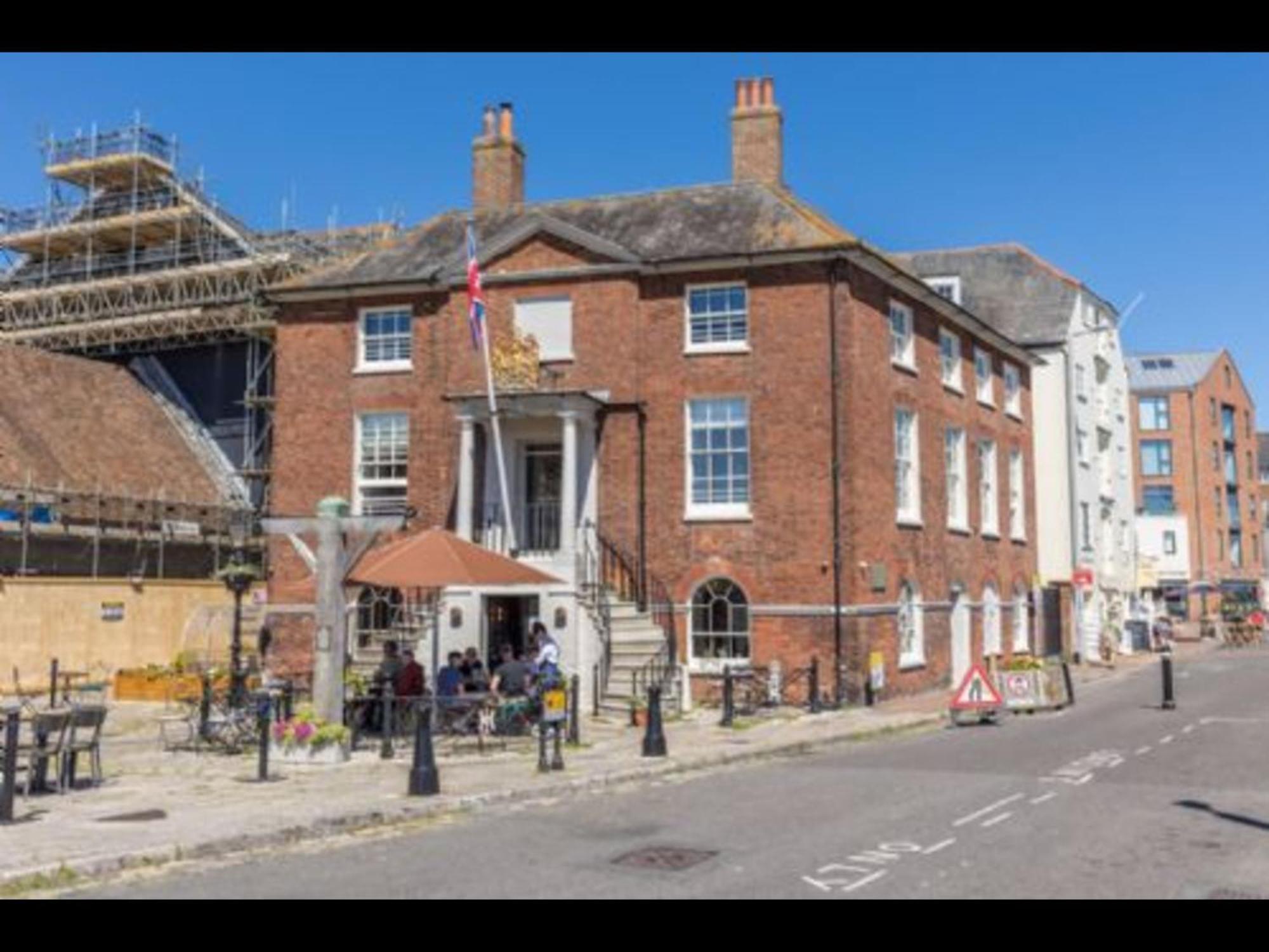 Custom House Poole - Overlord Chamber Exterior photo